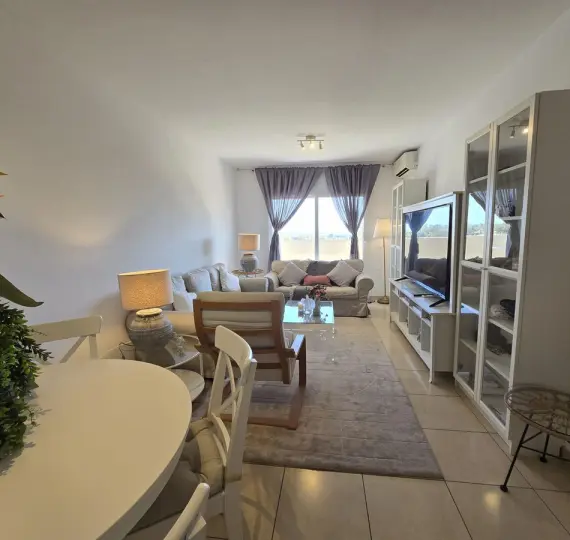 Sale of middle floor apartment in Nueva Andalucía