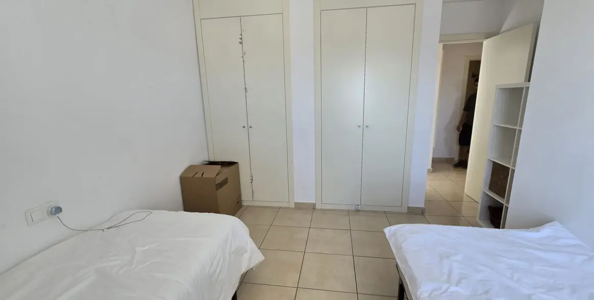 Sale of middle floor apartment in Nueva Andalucía 13