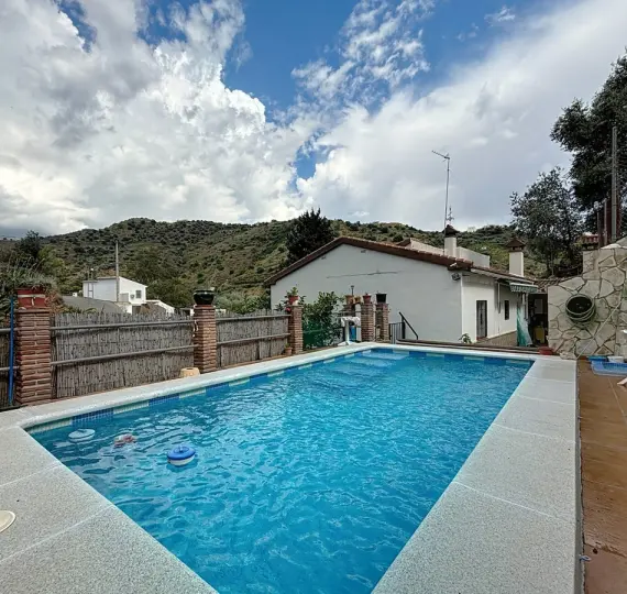 Sale of detached villa in La Viñuela