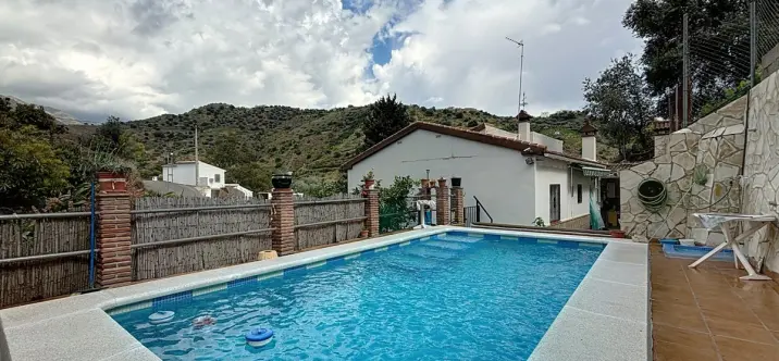 Sale of detached villa in La Viñuela 0