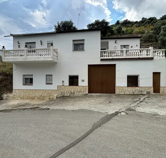 Sale of detached villa in La Viñuela