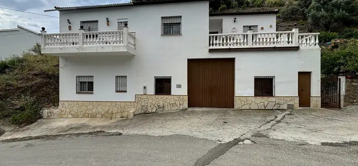 Sale of detached villa in La Viñuela 1