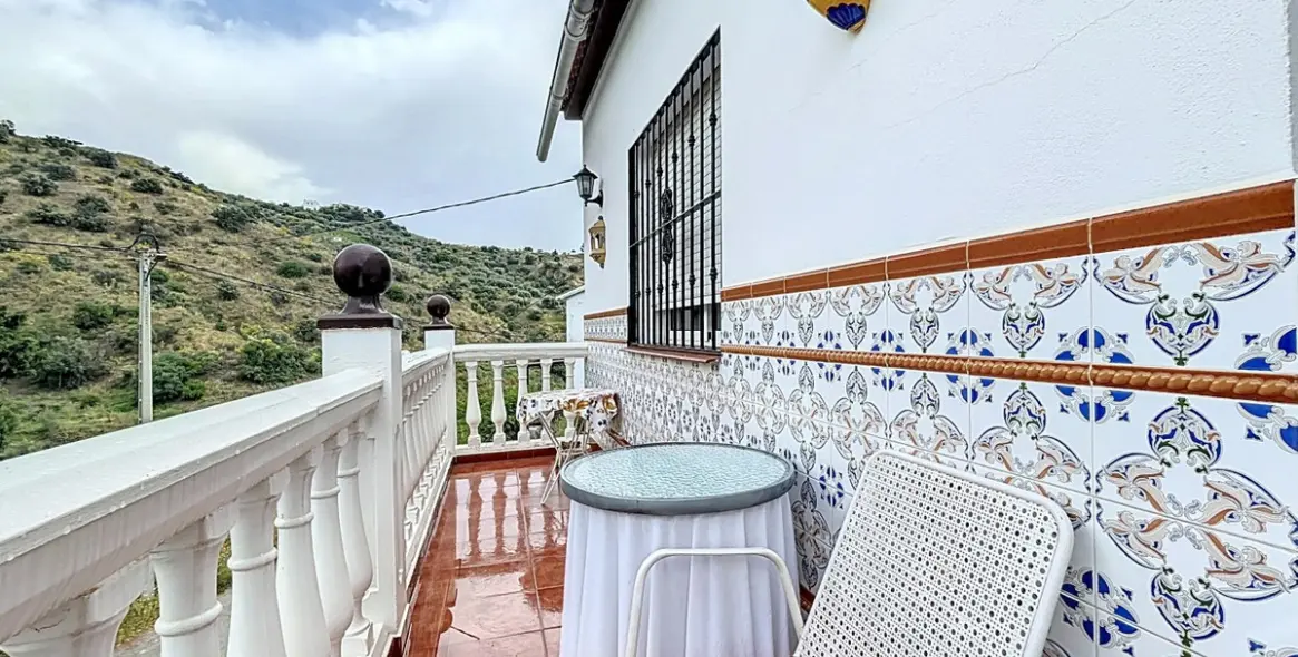 Sale of detached villa in La Viñuela 3
