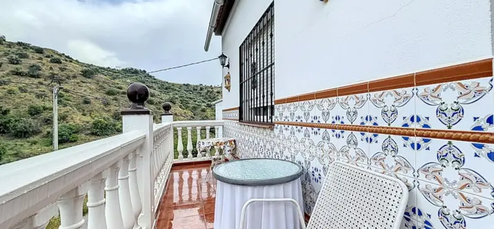 Sale of detached villa in La Viñuela 2