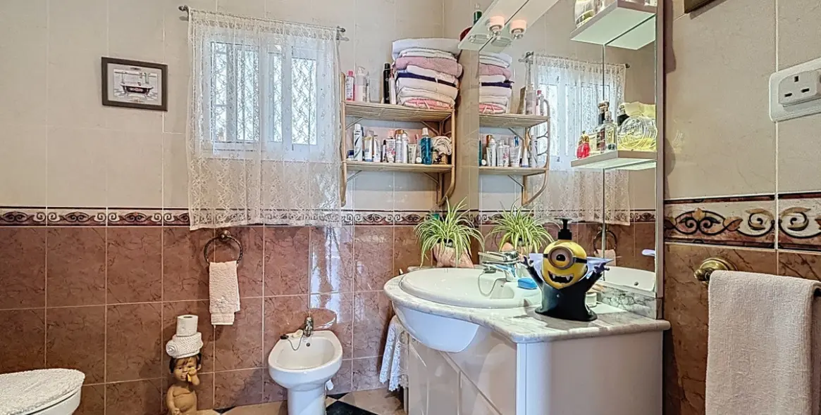 Sale of detached villa in La Viñuela 17