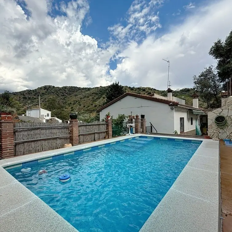 Venta de villa independiente en La Viñuela