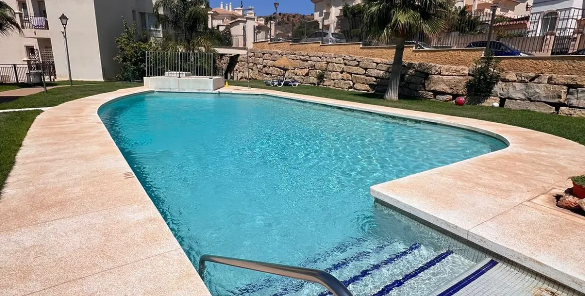 Sale of middle floor apartment in Mijas Costa 2