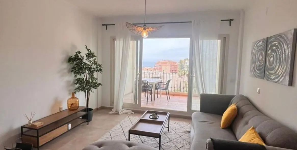 Sale of middle floor apartment in Mijas Costa 10
