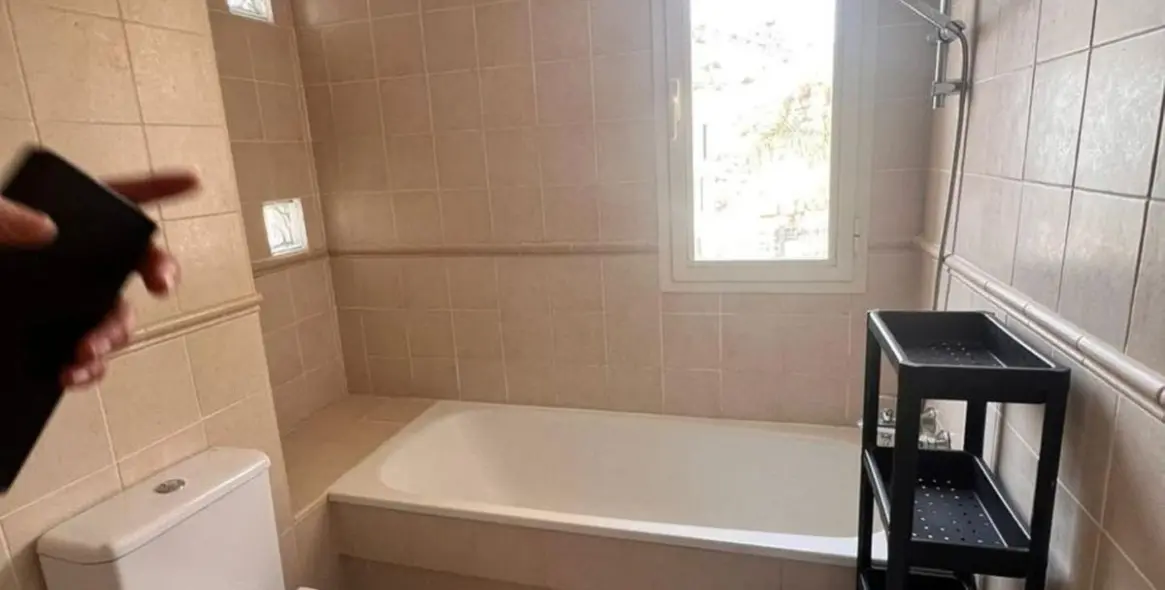 Sale of middle floor apartment in Mijas Costa 11