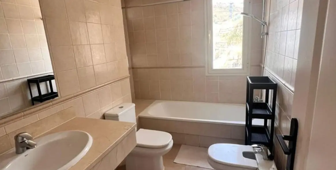 Sale of middle floor apartment in Mijas Costa 12