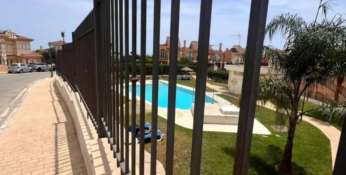 Sale of middle floor apartment in Mijas Costa 16