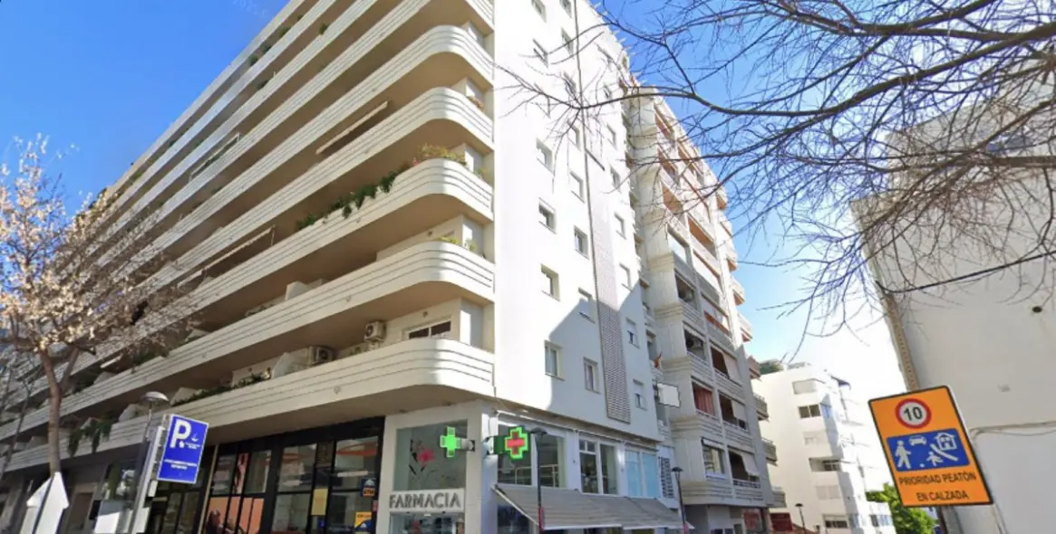 Sale of middle floor apartment in Marbella 1