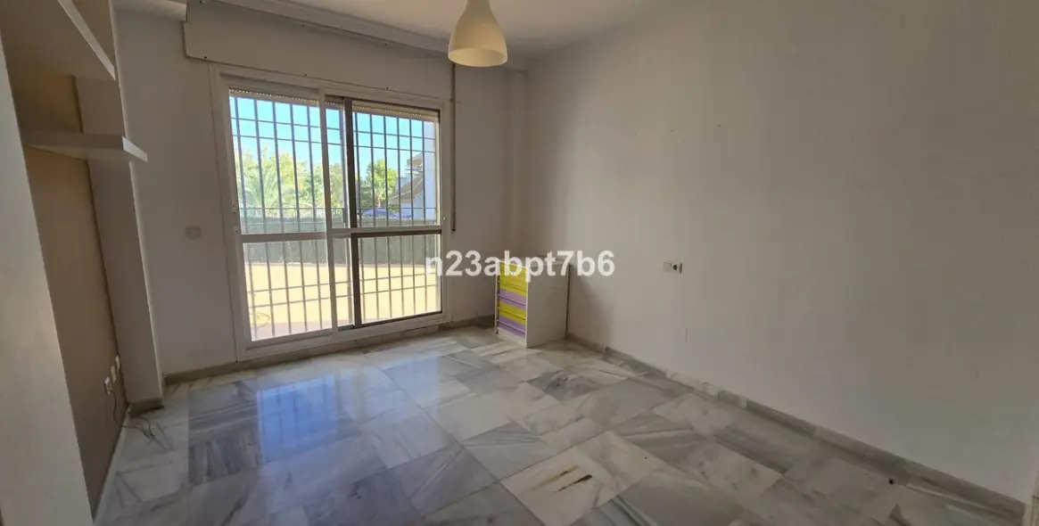 Продажа апартаментов на первом этаже в Nueva Andalucía 12