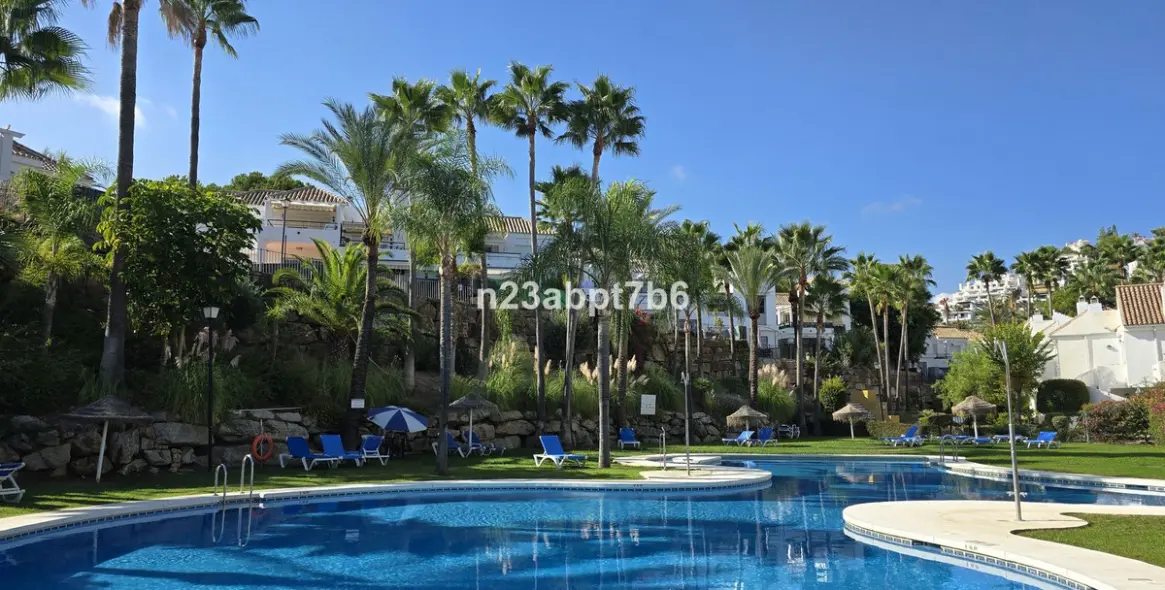 Продажа апартаментов на первом этаже в Nueva Andalucía 1