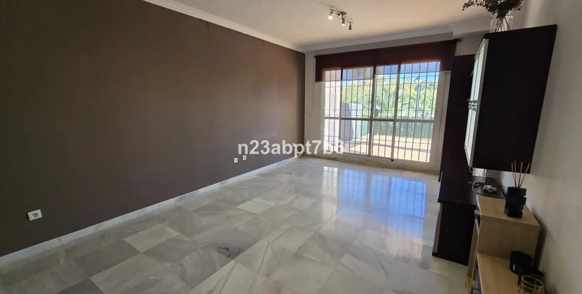 Продажа апартаментов на первом этаже в Nueva Andalucía 2