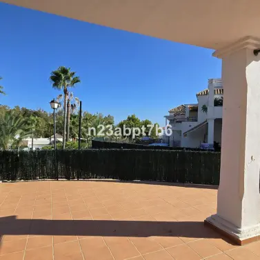 Venta de apartamento en planta baja en Nueva Andalucía