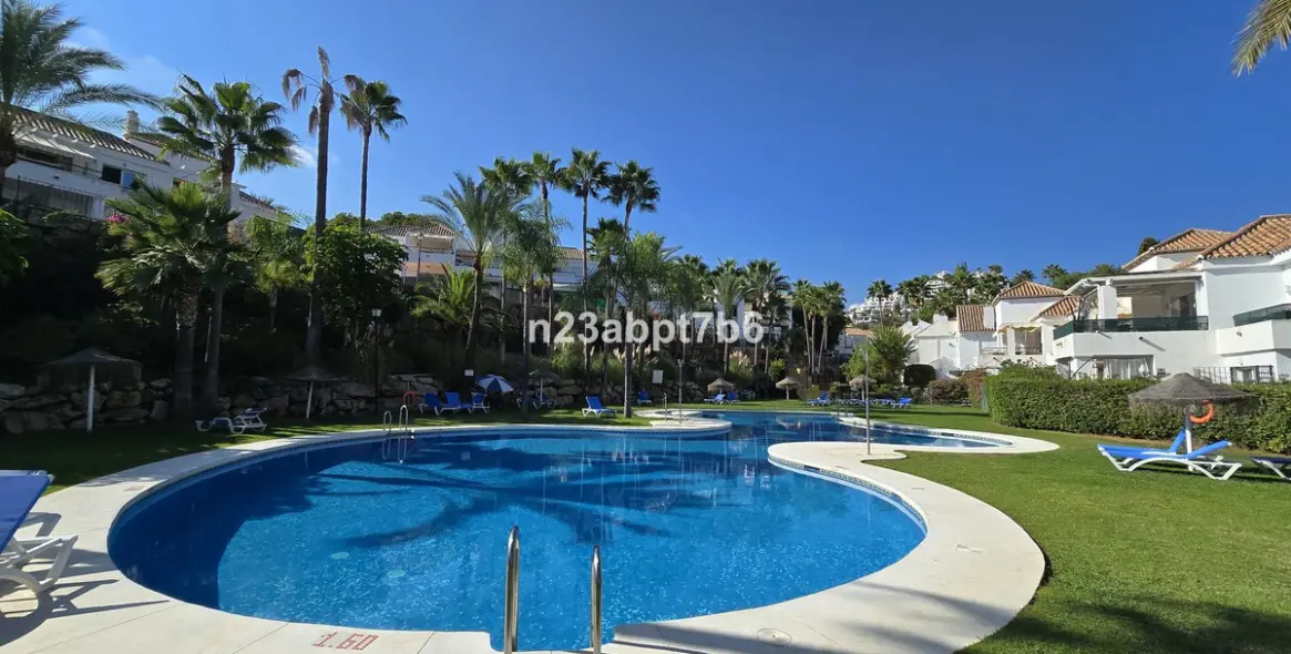 Продажа апартаментов на первом этаже в Nueva Andalucía 15