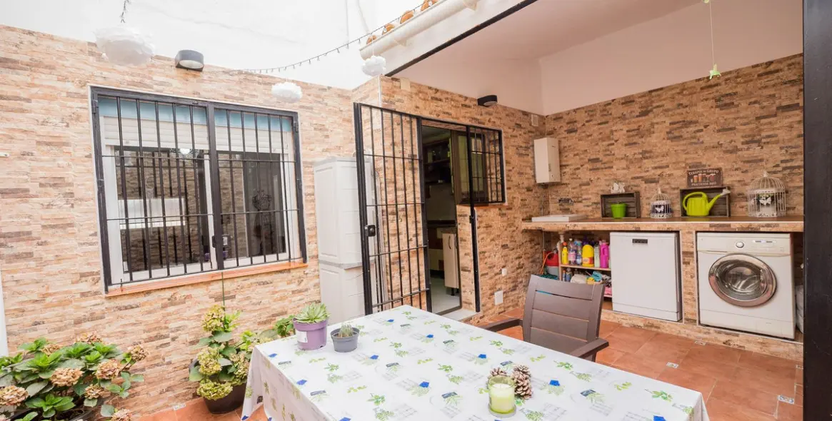 Sale of townhouse in El Coto 1