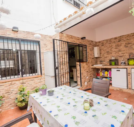 Sale of townhouse in El Coto