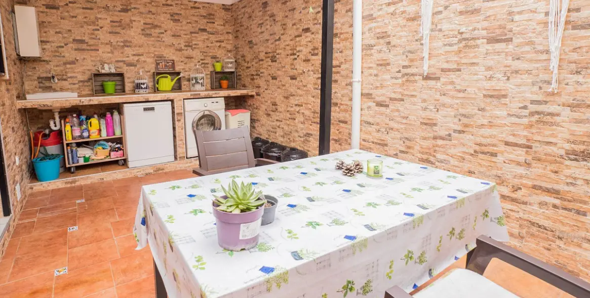 Sale of townhouse in El Coto 2