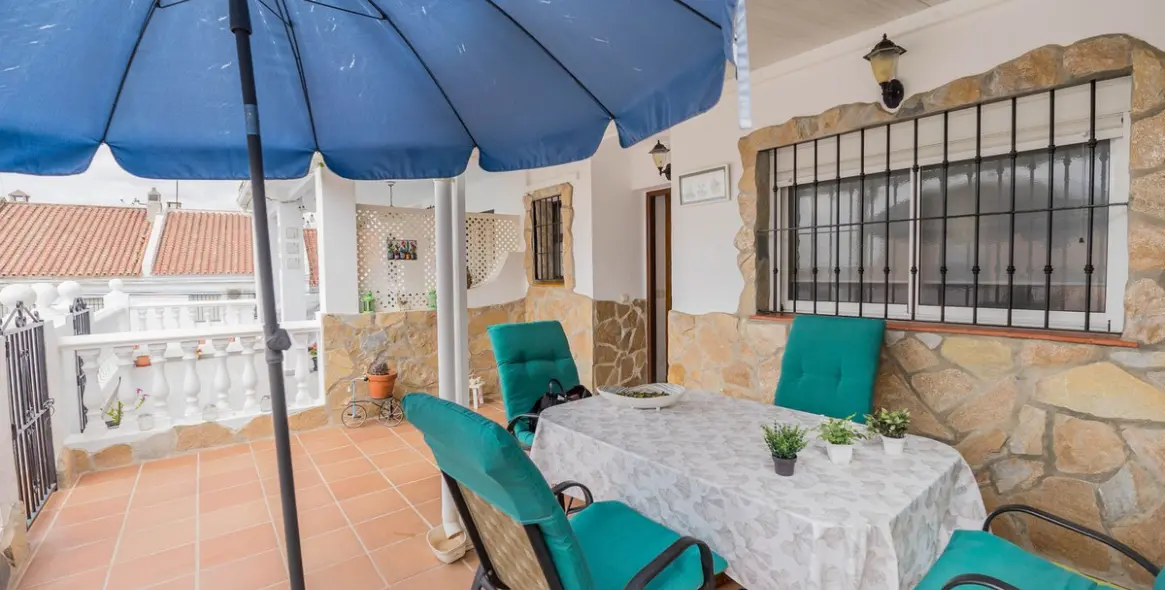 Sale of townhouse in El Coto 5