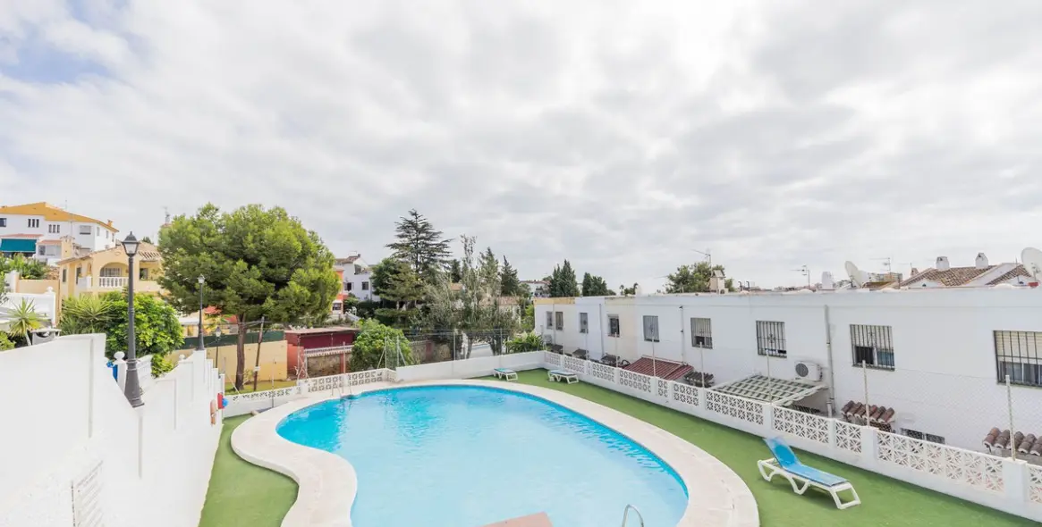 Sale of townhouse in El Coto 6