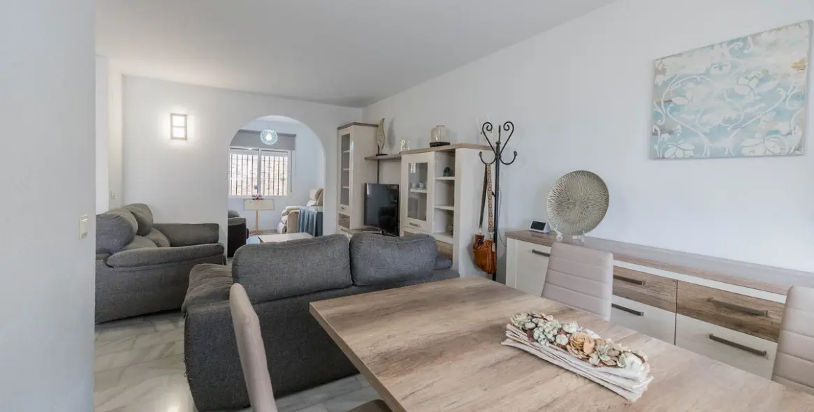 Sale of townhouse in El Coto 7