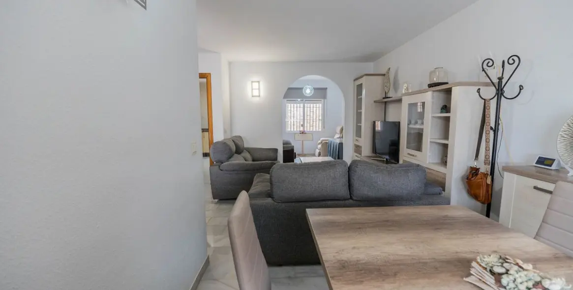 Sale of townhouse in El Coto 10