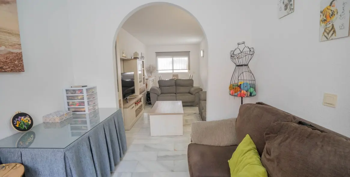 Sale of townhouse in El Coto 11