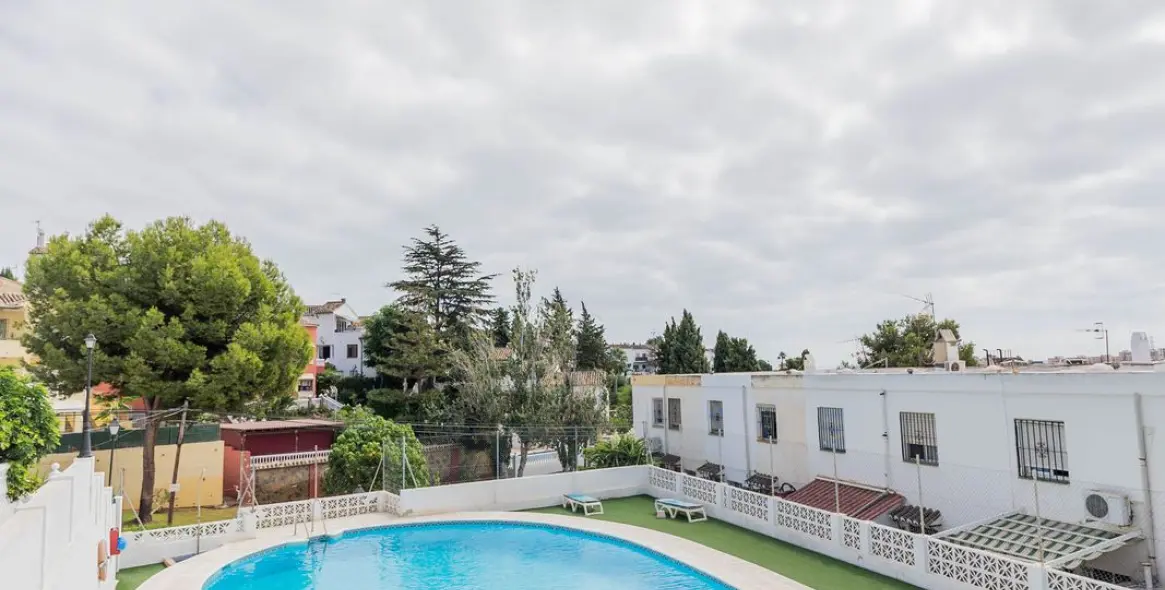Sale of townhouse in El Coto 16