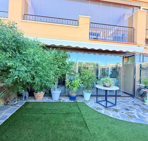 Sale of ground floor apartment in La Cala