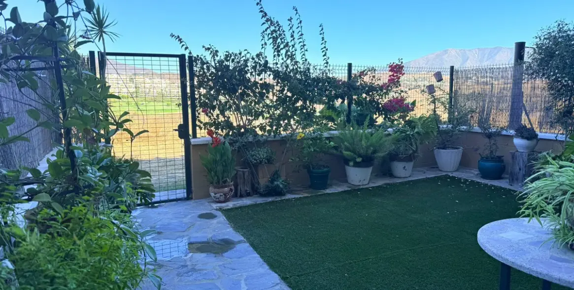 Sale of ground floor apartment in La Cala 4