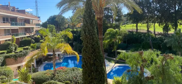 Sale of middle floor apartment in Riviera del Sol 0