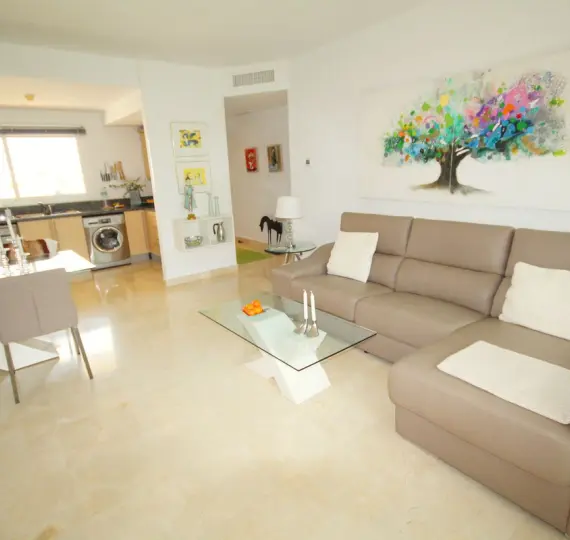 Sale of middle floor apartment in Riviera del Sol