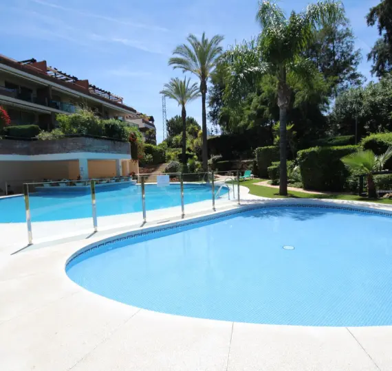 Sale of middle floor apartment in Riviera del Sol