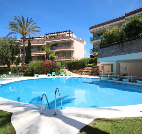 Sale of middle floor apartment in Riviera del Sol