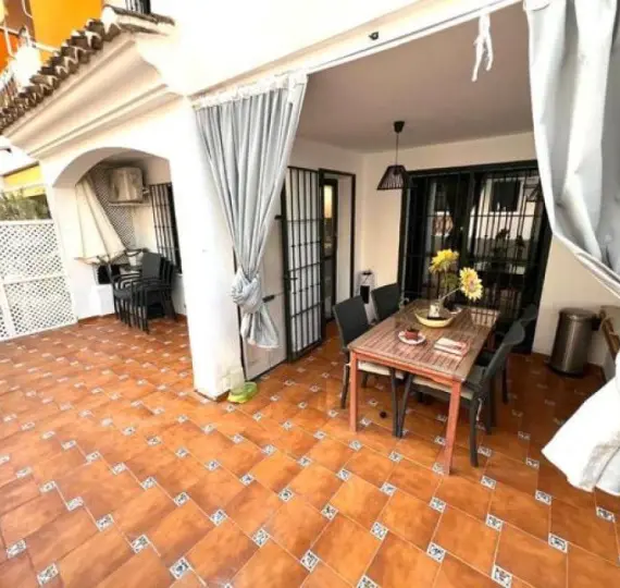 Продажа апартаментов на первом этаже в Benalmadena