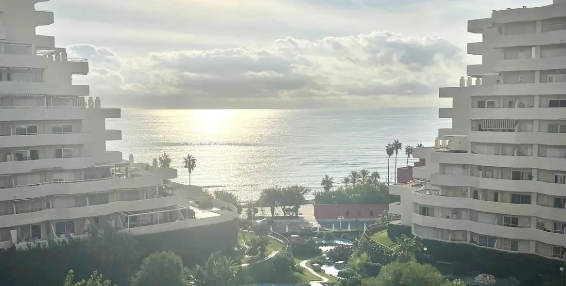 Продажа апартаментов на среднем этаже в Benalmadena Costa 1