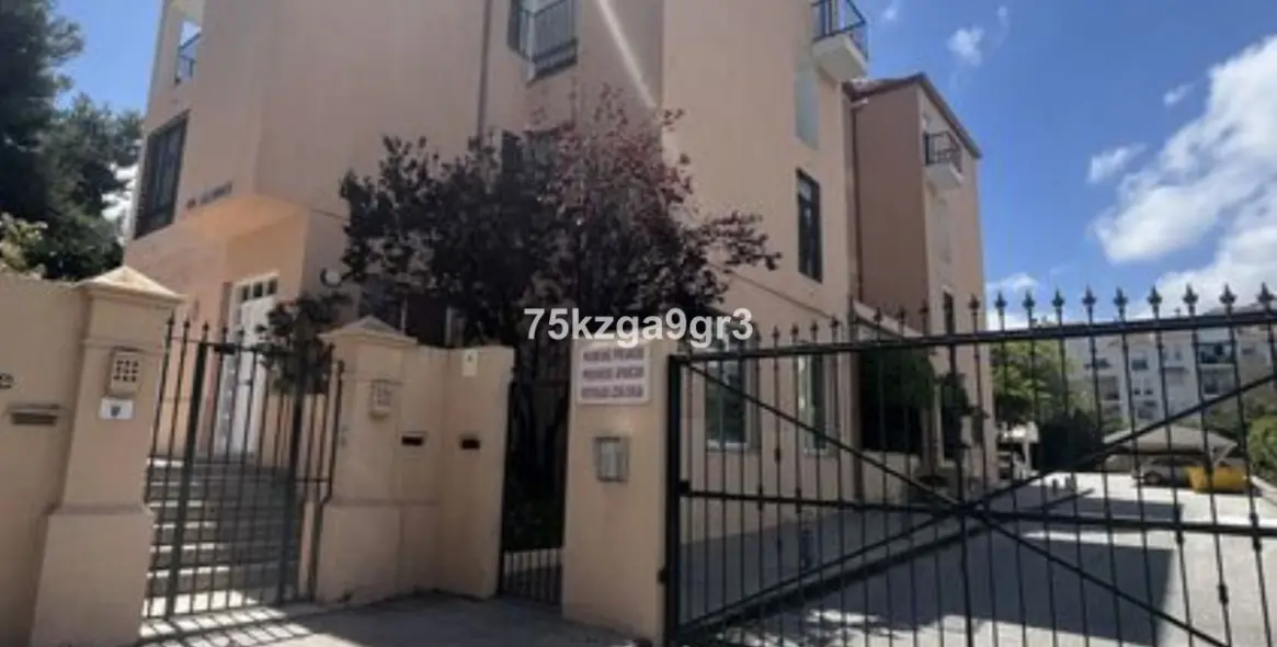 Продажа апартаментов на первом этаже в Nueva Andalucía (район Nueva Andalucía) 2