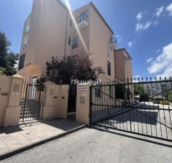 Апартаменты на первом этаже R5222149