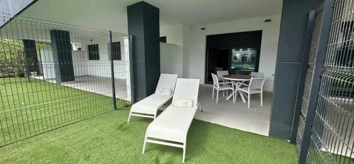 Продажа апартаментов на первом этаже в Estepona 0