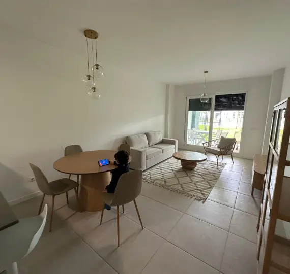 Продажа апартаментов на первом этаже в Estepona