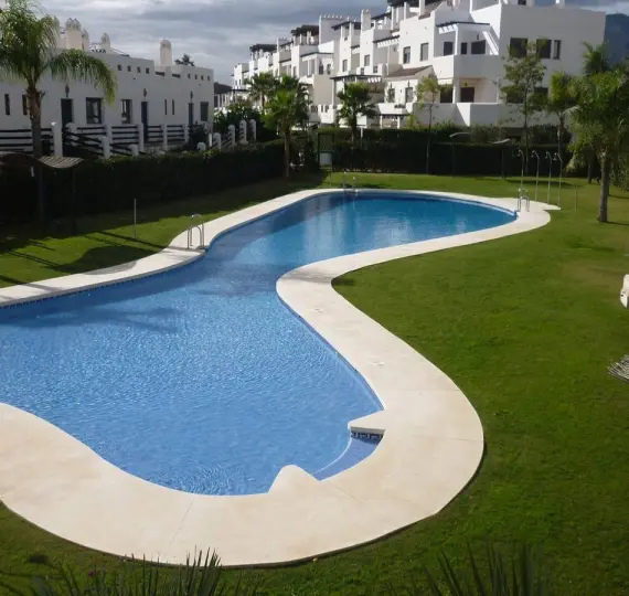 Продажа апартаментов на первом этаже в Estepona