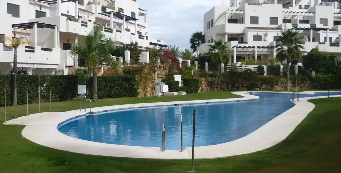 Продажа апартаментов на первом этаже в Estepona 2