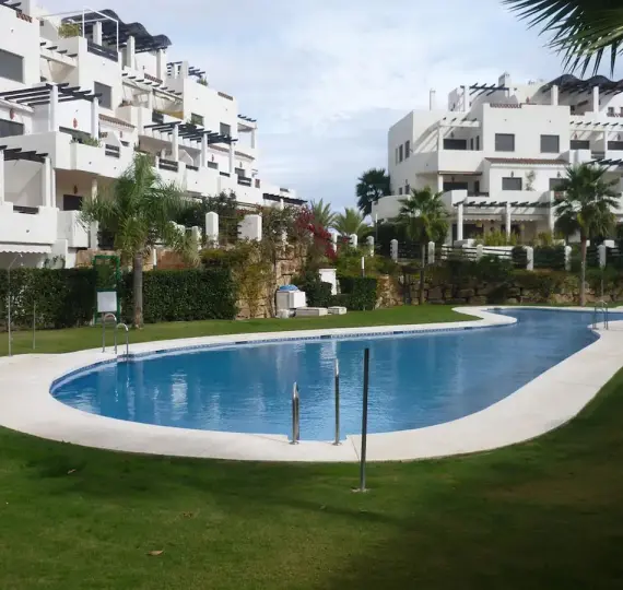 Продажа апартаментов на первом этаже в Estepona