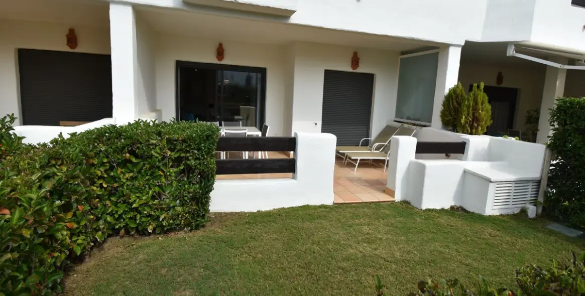 Продажа апартаментов на первом этаже в Estepona 3