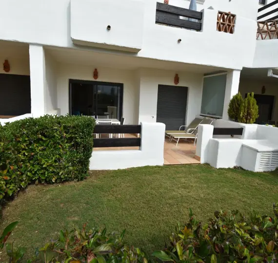 Продажа апартаментов на первом этаже в Estepona