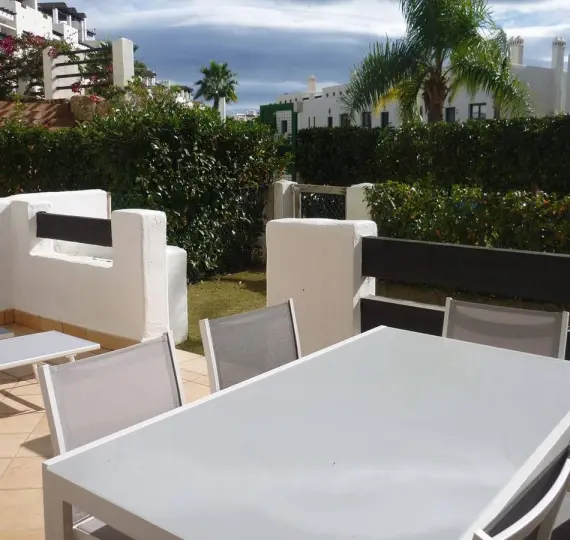 Продажа апартаментов на первом этаже в Estepona