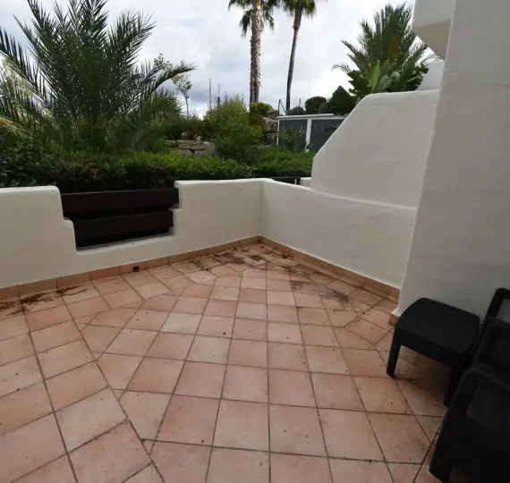 Продажа апартаментов на первом этаже в Estepona