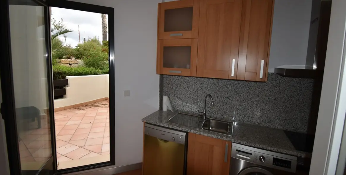 Продажа апартаментов на первом этаже в Estepona 11